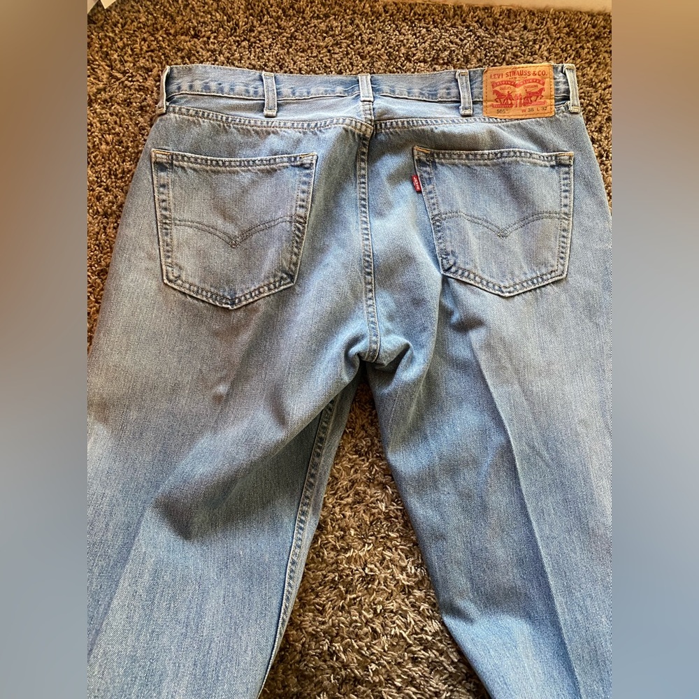 Men’s Light Wash LEVIs Jeans - Size 38x32 - Picture 4 of 7
